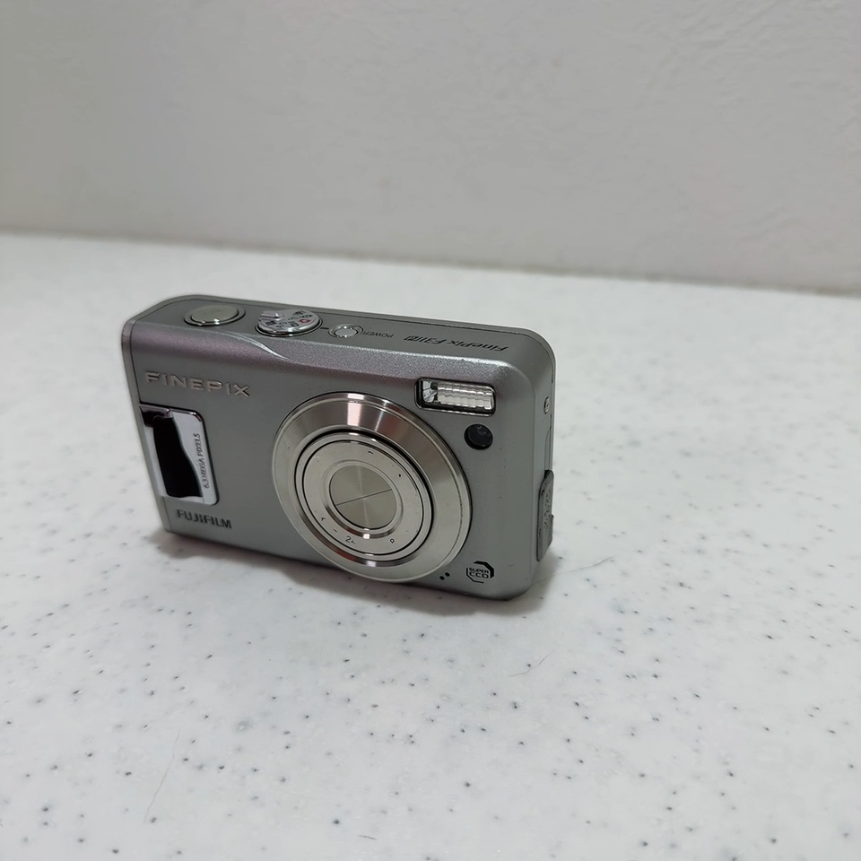 Fujifilm FinePix F31fd Silver 6.3MP Compact Digital Camera F/S JP