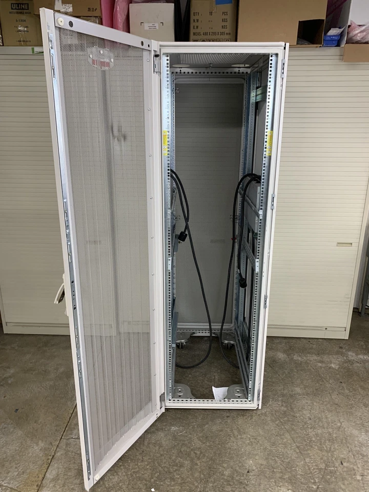 Compaq 9000 Series Server Rack W/ 2x Power Distribution Racks 78" - Image 4 of 4