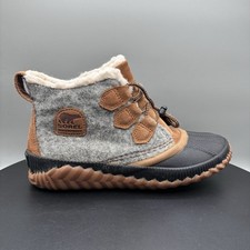 Sorel Out 'N About Plush Boots Waterproof Youth 3 Gray Felt
