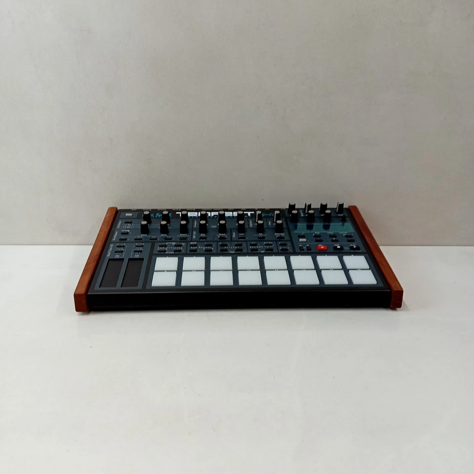 Sequential Trigon-6 Desktop Analogue Synthesiser Module - Image 3 of 4