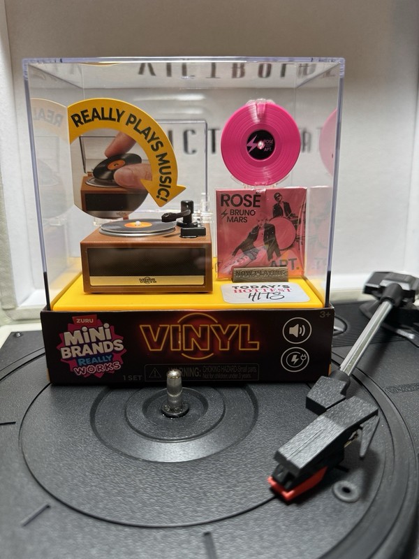 ZURU Mini Brands Vinyl Mini Turntable Record Player Set, ROSE & BRUNO MARS