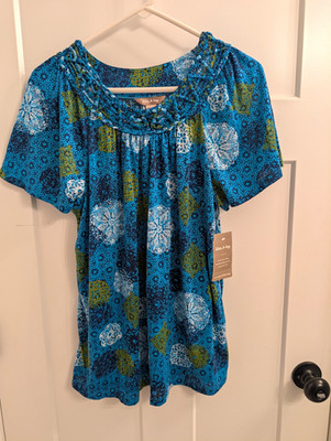 White Stag Women s M Geometric Blouse Blue Green White Black Scoop Neck NWT