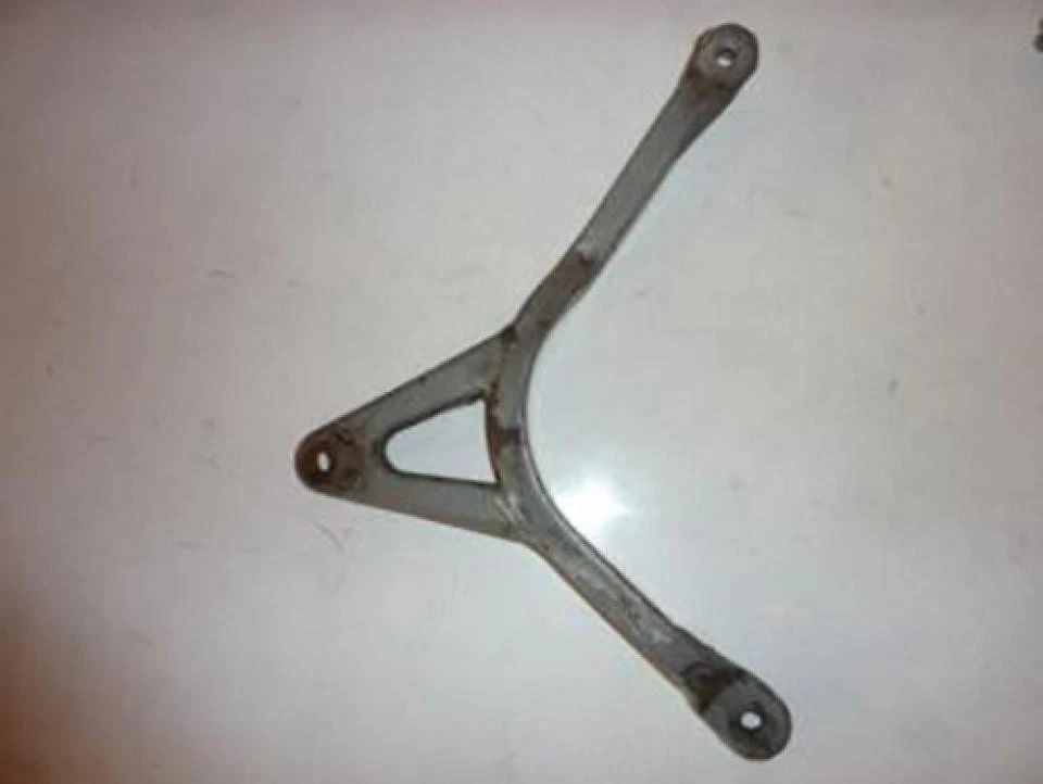 Platine de repose pied passager droit origine pour Moto Derbi 50 Senda Occasion - Photo 1/1