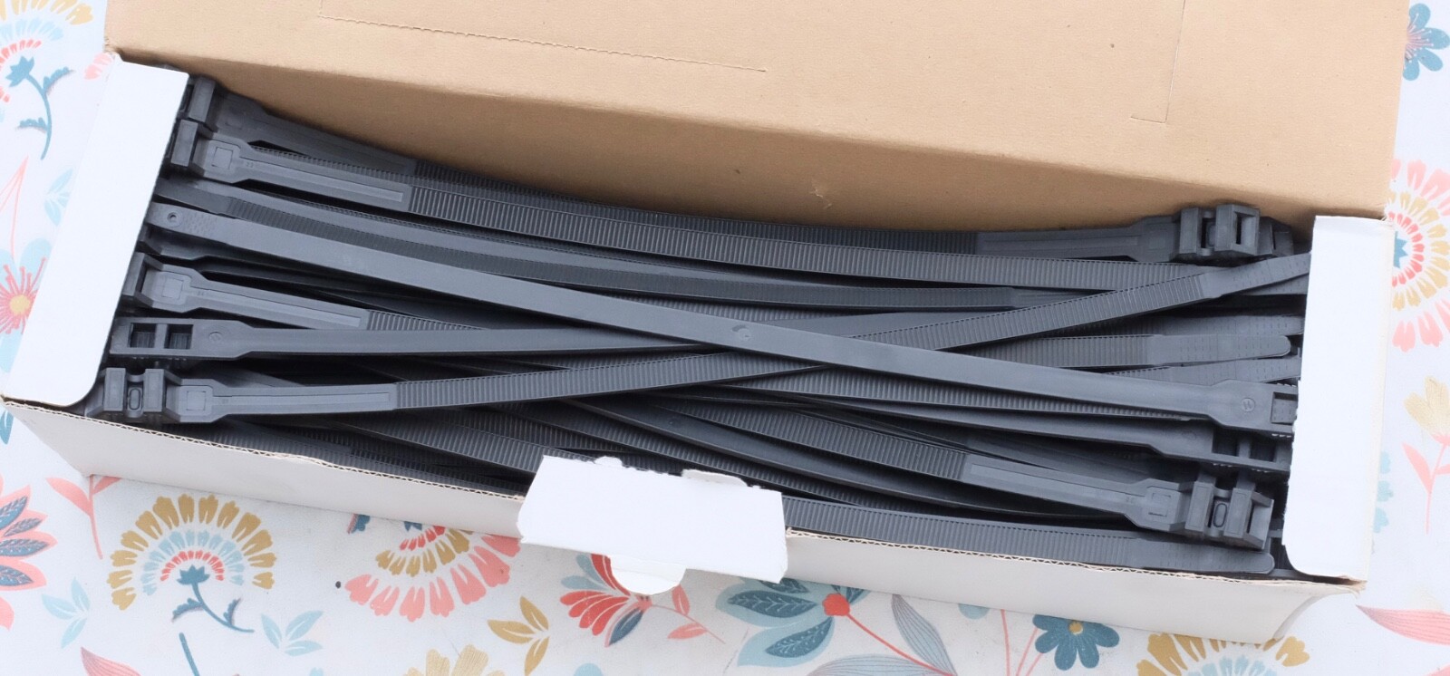 Colliers de serrage en nylon noir Hilpress 360x9mm pour câblage robuste x400