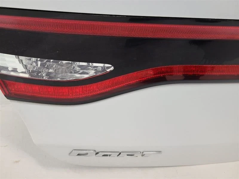 13-16 DODGE DART Trunk Hatch Tailgate With Illuminated Surround White Foto 3 de 4