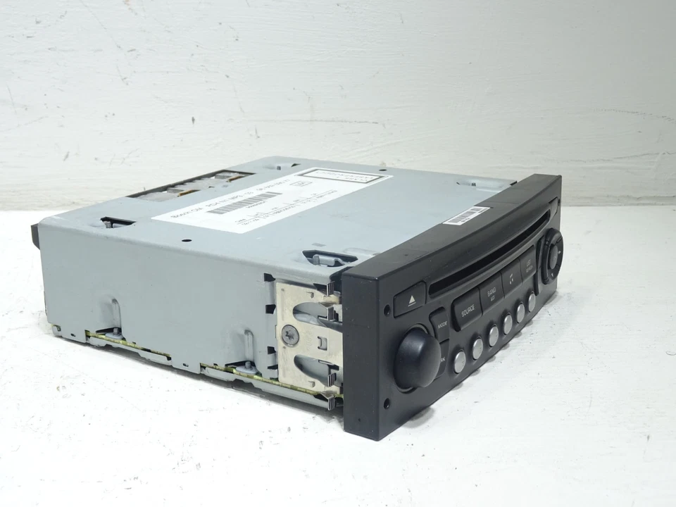 PEUGEOT / CITROEN STEREO HEAD UNIT RADIO CD PLAYER 9666959577 - Image 2 of 4