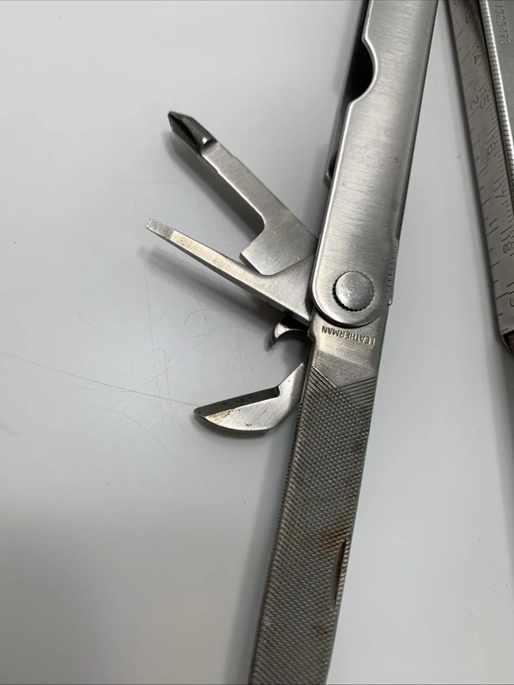 Multiherramienta Leatherman PST de colección con funda de cuero ~ código de fecha 1993 Foto 3 de 4