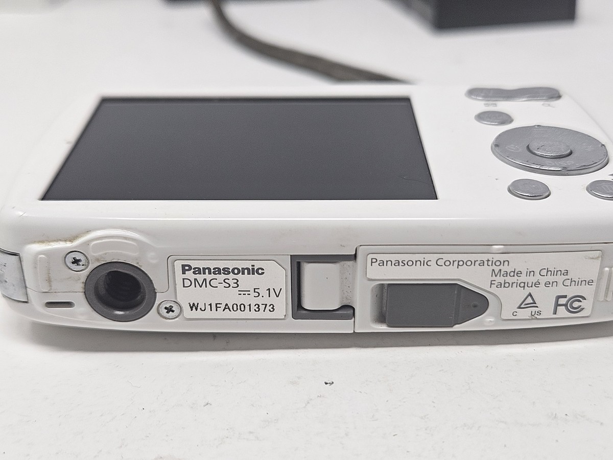 Panasonic LUMIX DMC-S3 14.1MP MEGAPIXEL Digital Camera White 