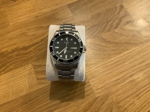 Vintage Pulsar Quartz mens Divers watch Y563 707F
