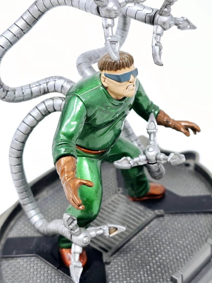 MARVEL HEROS Titanium Series Die Cast DOCTOR OCTOPUS (2006) with Display Stand - Image 3 of 4
