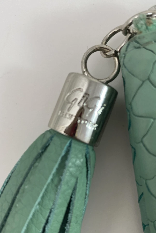 GiGi New York Mujeres Eucalipto Todo en Uno Cluch Verde azulado Clima Borla Cremallera Foto 3 de 4