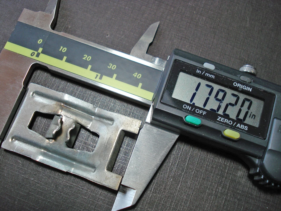 Clip de moldura de panel basculante NORS de 1 pieza se adapta a 1958 Edsel Corsair & Citation Foto 3 de 4