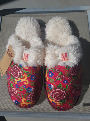 Madonna Hotel Inn Men's L 11-12 Famous Rose Carpet Slippers San Luis Obispo Ca.