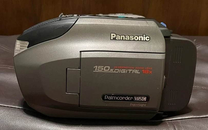 PANASONIC PV-L550D PALMSIGHT VHS-C VIDEO CAMCORDER-PV-L550D - Image 3 of 4
