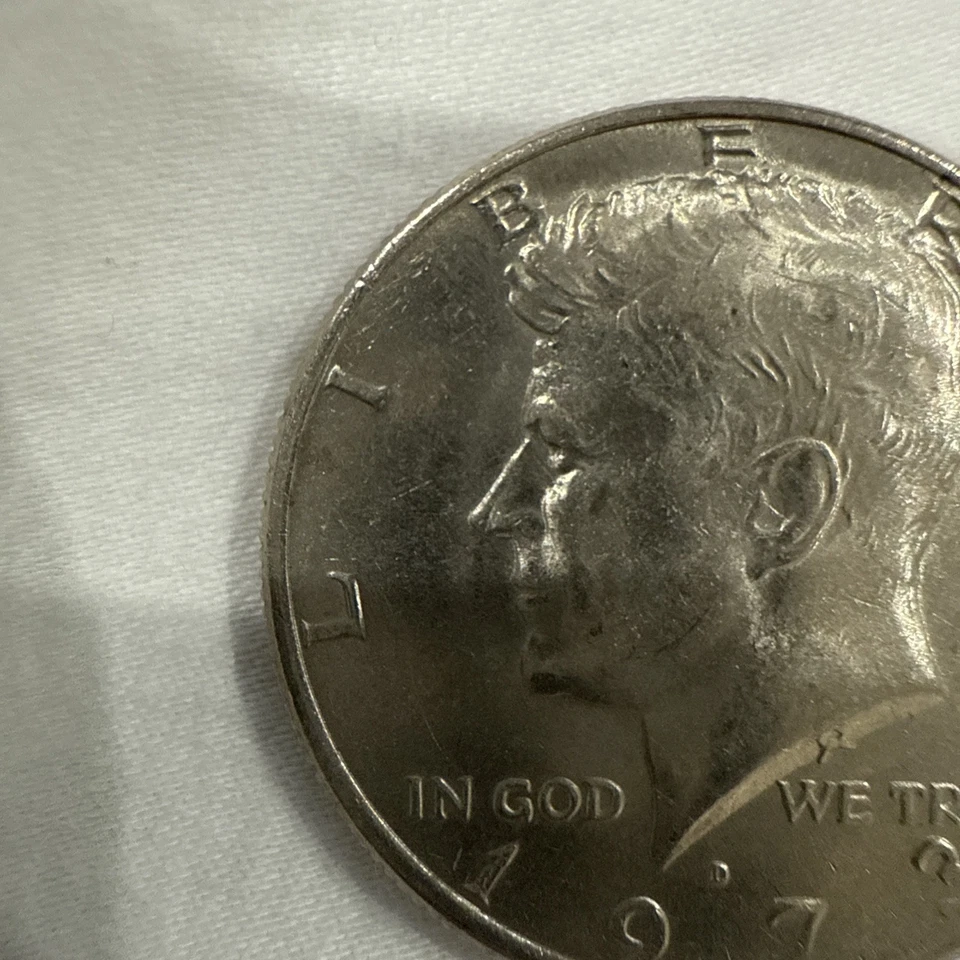🔥 ULTRA RARO 1973 JFK Kennedy medio dólar marca “D” como nuevo - moneda Denver 🔥  Foto 3 de 4