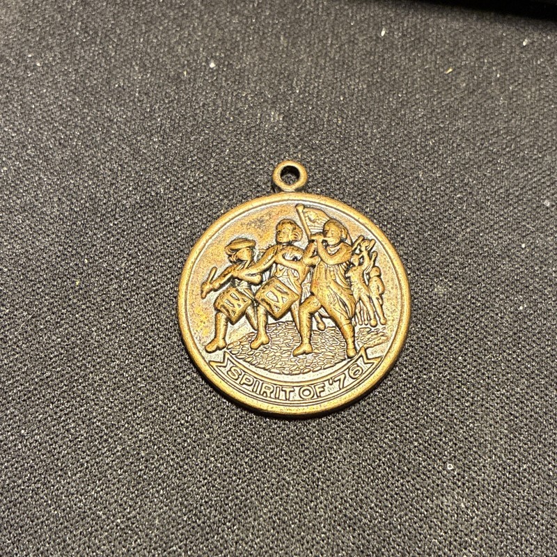 Vintage 1776-1976 Spirit of 76 Bicentennial Commemorative Mint Medal Necklace
