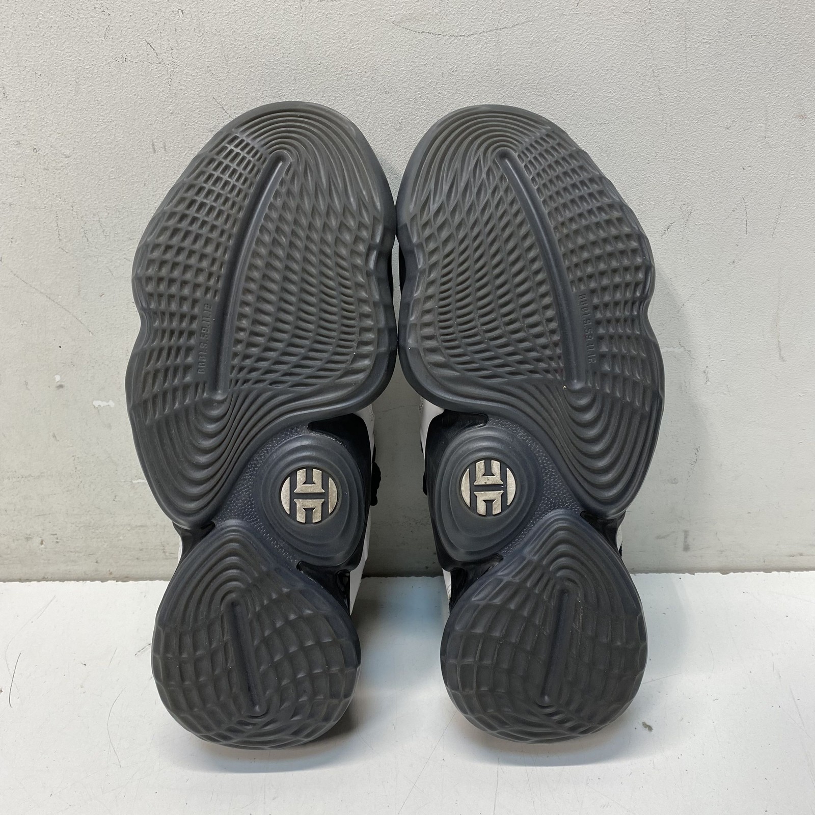 Adidas Black Solid Athletic Basketball Sneakers M… - image 7