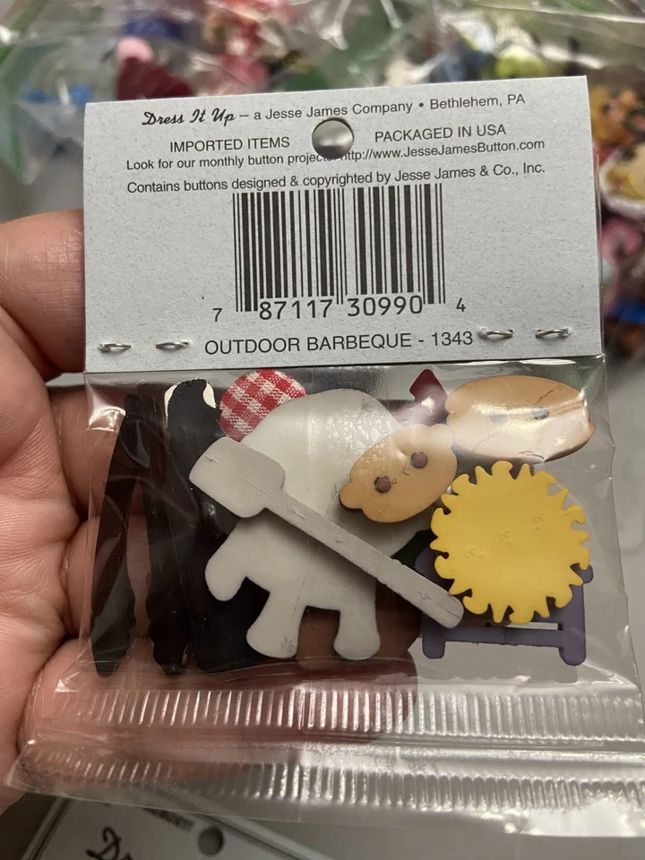 Jesse James Dress It Up Botones Lote de 5 Nuevos Paquetes Artesanía Gatos Picnic Corazones+P Foto 4 de 4