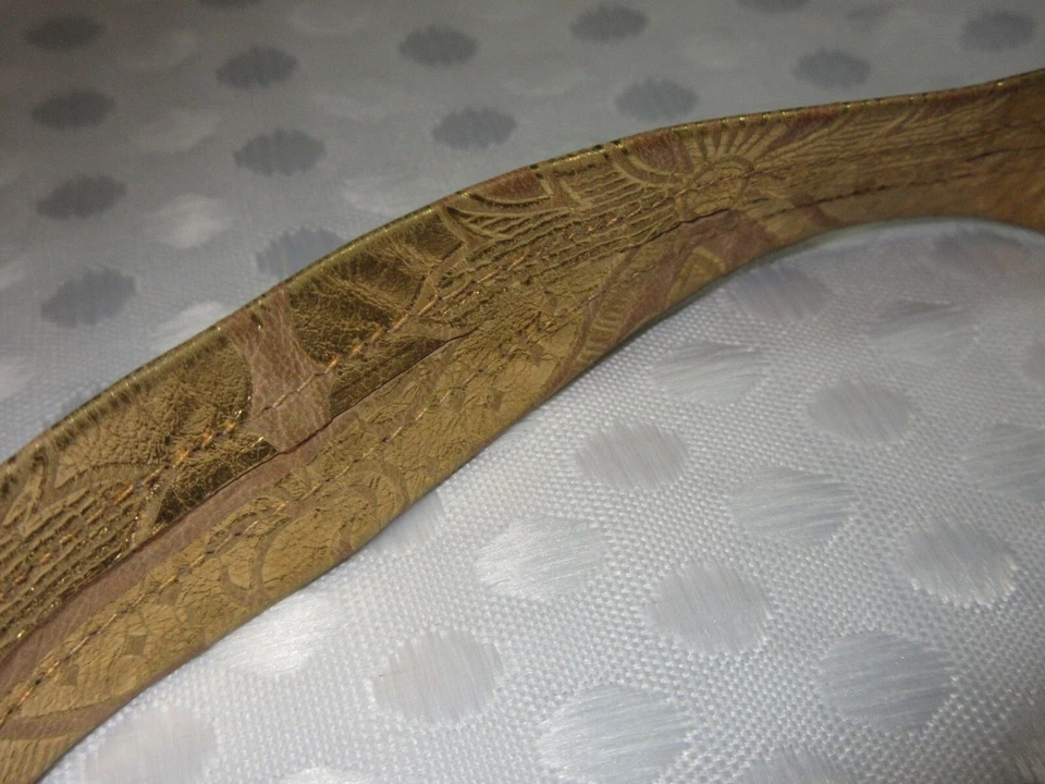 Bolso de Noche De Colección Cuero Repujado Dorado Diseño Italiano Forro Satinado Foto 3 de 4