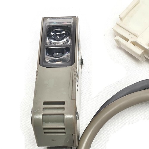 Panasonic NX5-D700A Multi-Voltage Diffuse Reflective Photoelectric Sensor. - Picture 2 of 10