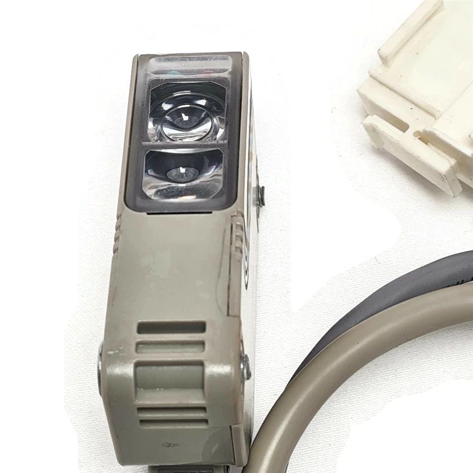 Panasonic NX5-D700A Multi-Voltage Diffuse Reflective Photoelectric Sensor. - Image 2 of 4