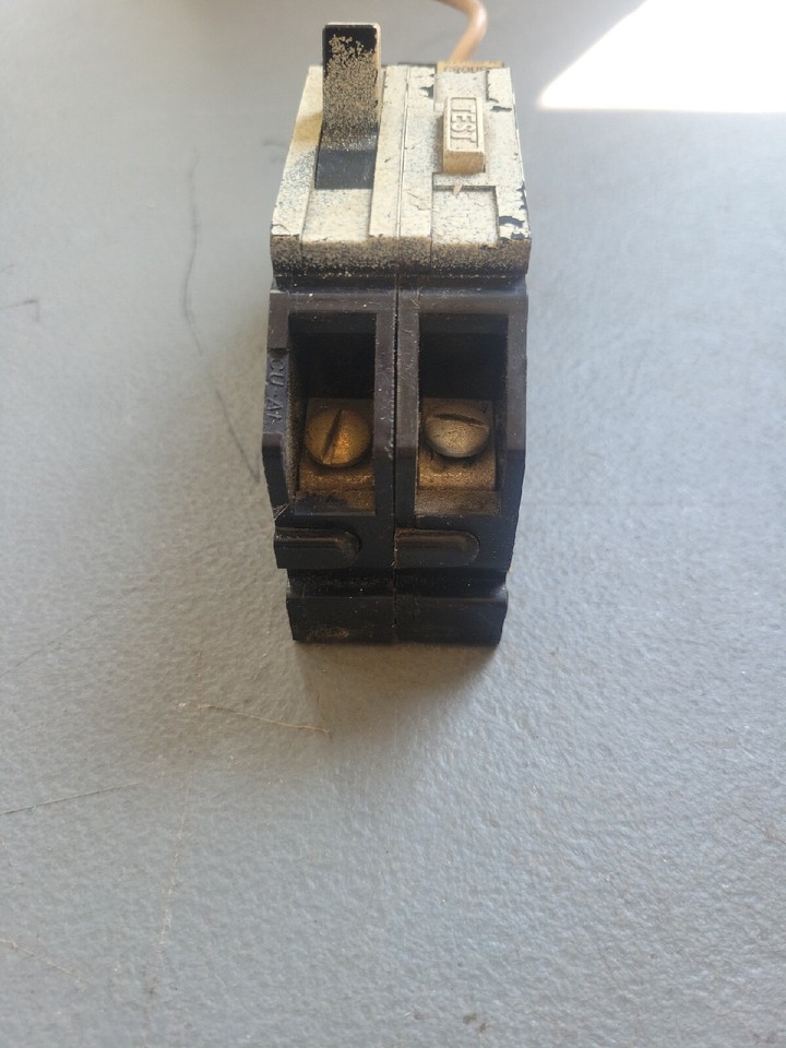 ZINSCO GTE SYLVANIA 20 AMP TYPE Q - 1 POLE PLUG IN CIRCUIT BREAKER - Foto 6