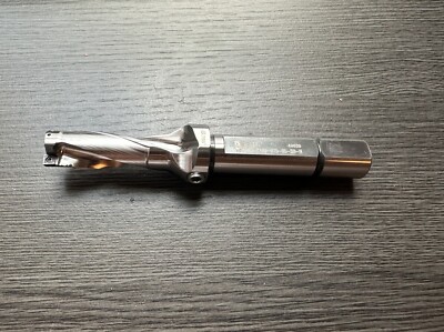 DR-TWIST indexable square insert drills with coolant holes. Drilling depth 3xD.
