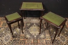 Stupendo tris tavolini a nido / estraibili / legno lavorato / pelle verde /vetro
