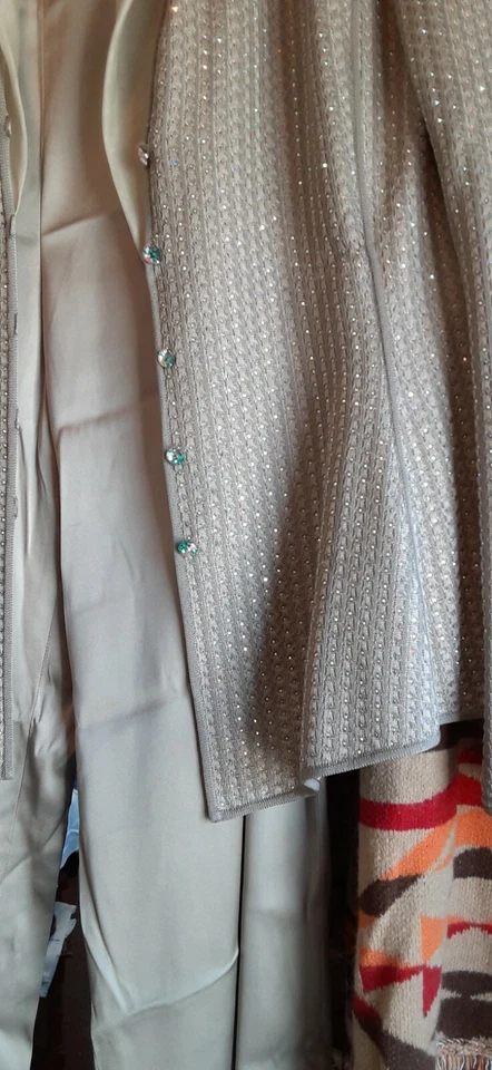 TRAJE GIORGIO ARMANI COUTURE TAUPE CHAMPAGNE CON CRISTALES Y PANTALONES DE SEDA EURO 38 Foto 2 de 4