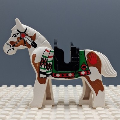 Lego Horse with Green Blanket, Left Side Red Hand Pattern Minifigure 4493c01px3