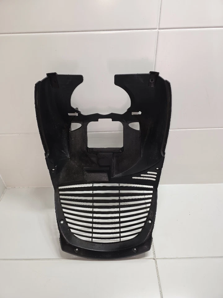 PASSAGE ROUE AVANT CARENAGE GRILLE RADIATEUR YAMAHA XMAX X-MAX 125 (2006 - 2009) - Photo 2/4