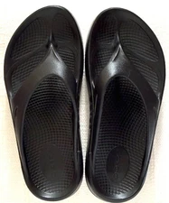 OOFOS Original Black Recovery Sandals Flip Flops Sz Women's 7, Men's 5