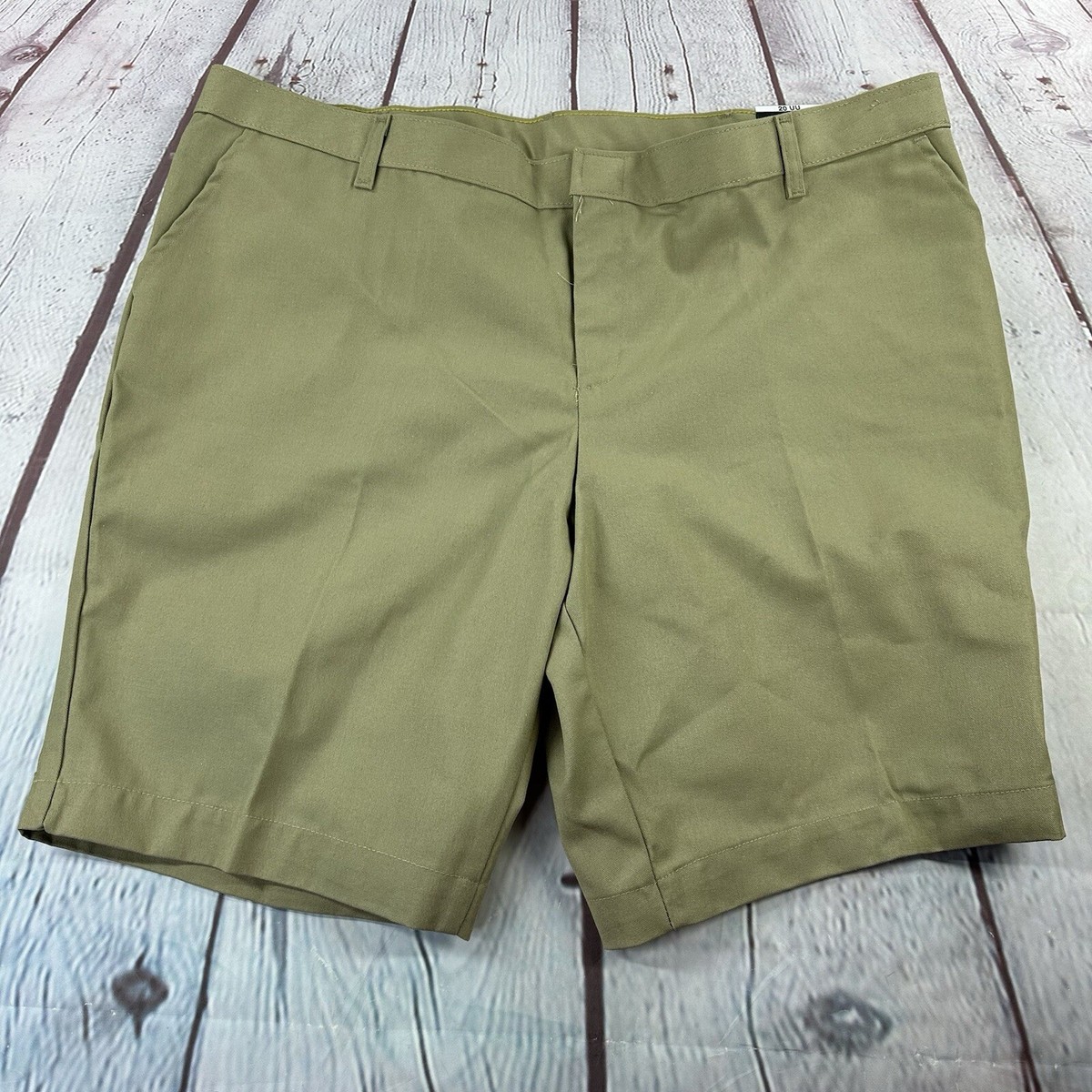 Dickies Women's Relaxed Fit Wrinkle Resistant Twill Shorts Khaki NWT Sz 20UU