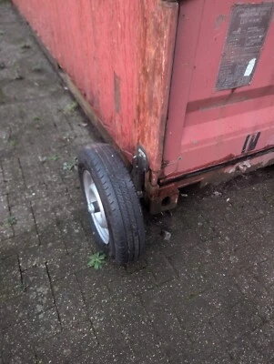 Container-Rädern, Container Reifen - Bild 1 von 4