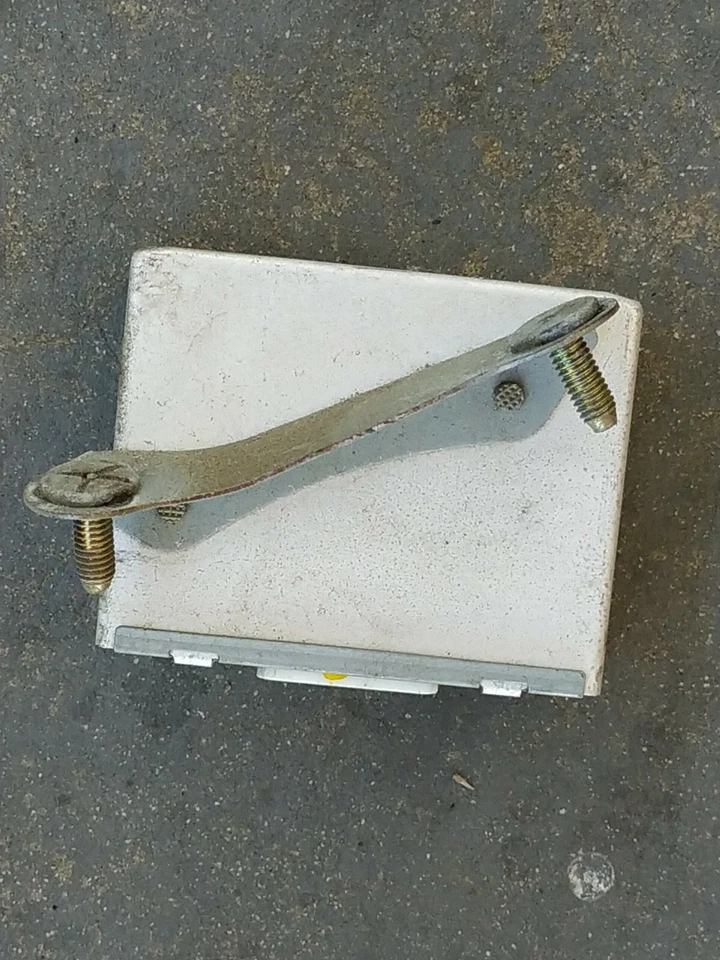 TOYOTA SIENNA 1999-2000 UNIDAD DE MÓDULO DE CONTROL DE CRUCERO (88240-08020) OEM Foto 2 de 3