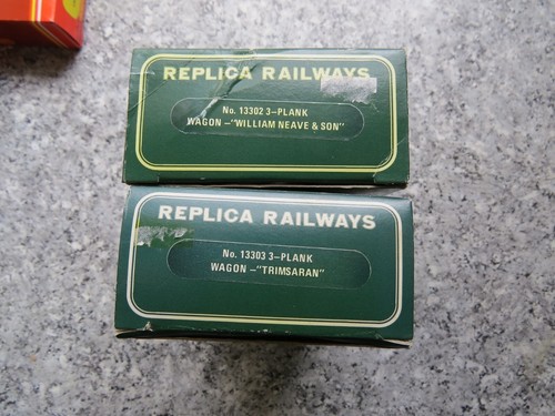 Replica OO Gauge 2 off 3 Plank Wagon 'William Neave & Son' 'Trimsaran' Boxed. - Picture 2 of 2