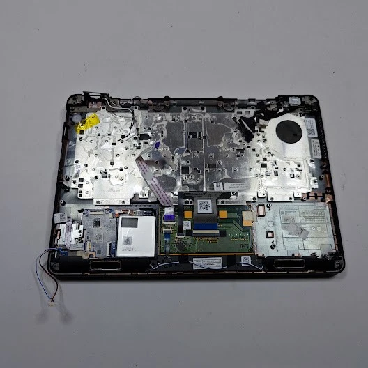 Dell Latitude 7370 - Non-Working, Signs of Use, Missing Back Cover - Image 4 of 4