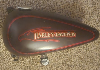 99s Harley-Davidson FXSTS Softail Springer Lft Split Tank, Cap & valve