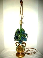 ITALIAN TOLE BOW LAMP BLUE FLOWERS LUSH BOUQUET CHIPPY GILT WOOD 1960s HWR