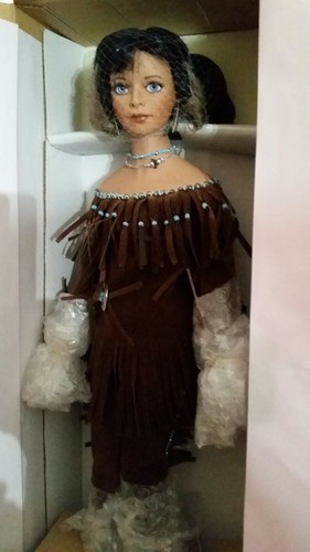 Paradise Galleries ~ Spirit of the Sky ~ Indianer 15-1/2 Zoll NRFB Puppe - Bild 4 von 12