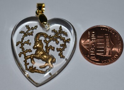 VINTAGE CLEAR GLASS ZODIAC ASTROLOGY HEART PENDANT INTAGLIO CAPRICORN 30mm