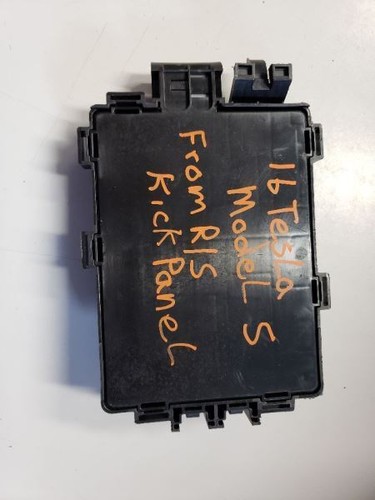 TESLA MODEL S FRUNK FUSE BOX 12V FRONT TRUNK RELAY FUSE BOX BLOCK 1034409-00-A - Picture 9 of 12