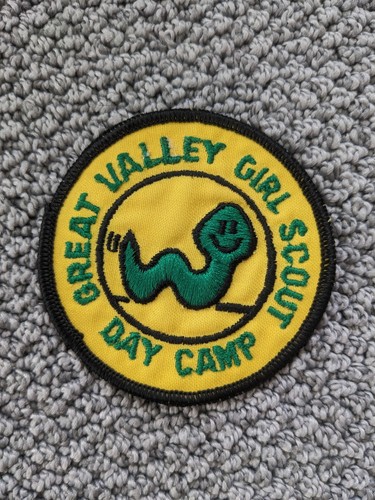 Vintage Girl Scouts Sash 70s w/ Merit Badges Patches Pins - Picture 5 of 7