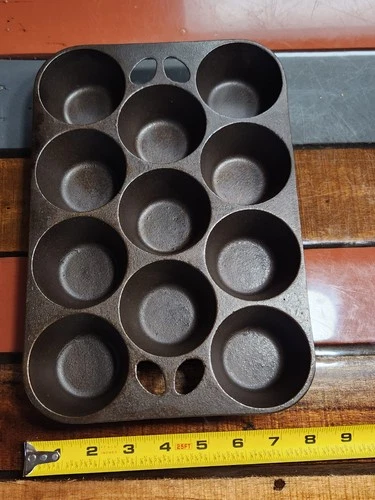 Cast Iron WAGNER Muffin Pan 11 cup. Made in USA  Vintage Bakeware