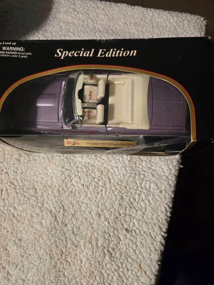 1965 Pontiac GTO Convertible Maisto Special Hurst Edition 1:18 Scale PURPLE - Image 2 of 4