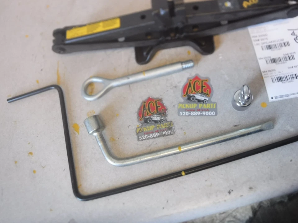 01-07 Toyota Highlander OEM Complete Jack Kit with Lug Wrench & Crank Rod Foto 3 de 4