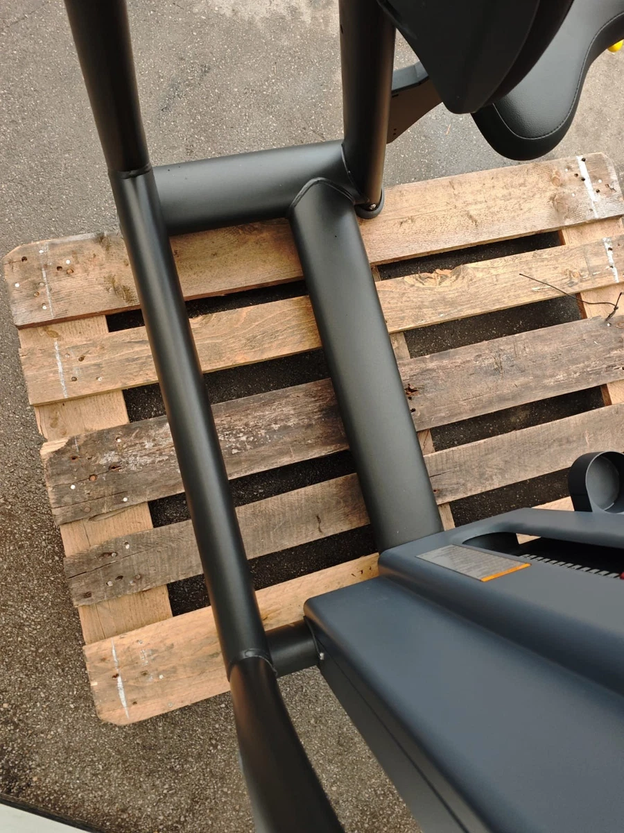 TECHNOGYM Selection Line PRO 700 Black Brustpresse – Chest Press