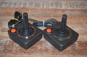 Atari 2600 4 Switch system console w/ 10 games joysticks works 100%!