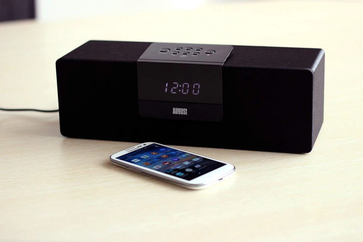 August SE50 Bluetooth BoomBox with FM Radio and 2 x 15 Watt Speakers Black