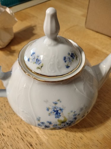 Bernadotte Forget Me Not Czech Fine Bone China teiera alta 7" - tutta nuova con scatola - Foto 5 di 19